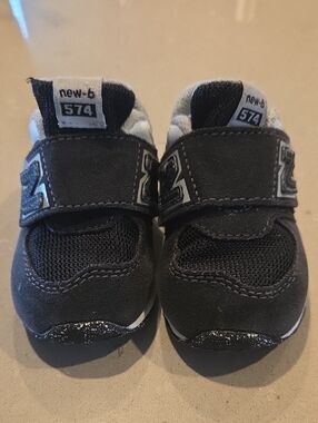 New Balance New-B 574 Toddlers 4.5 Black and White Velcro Sneakers